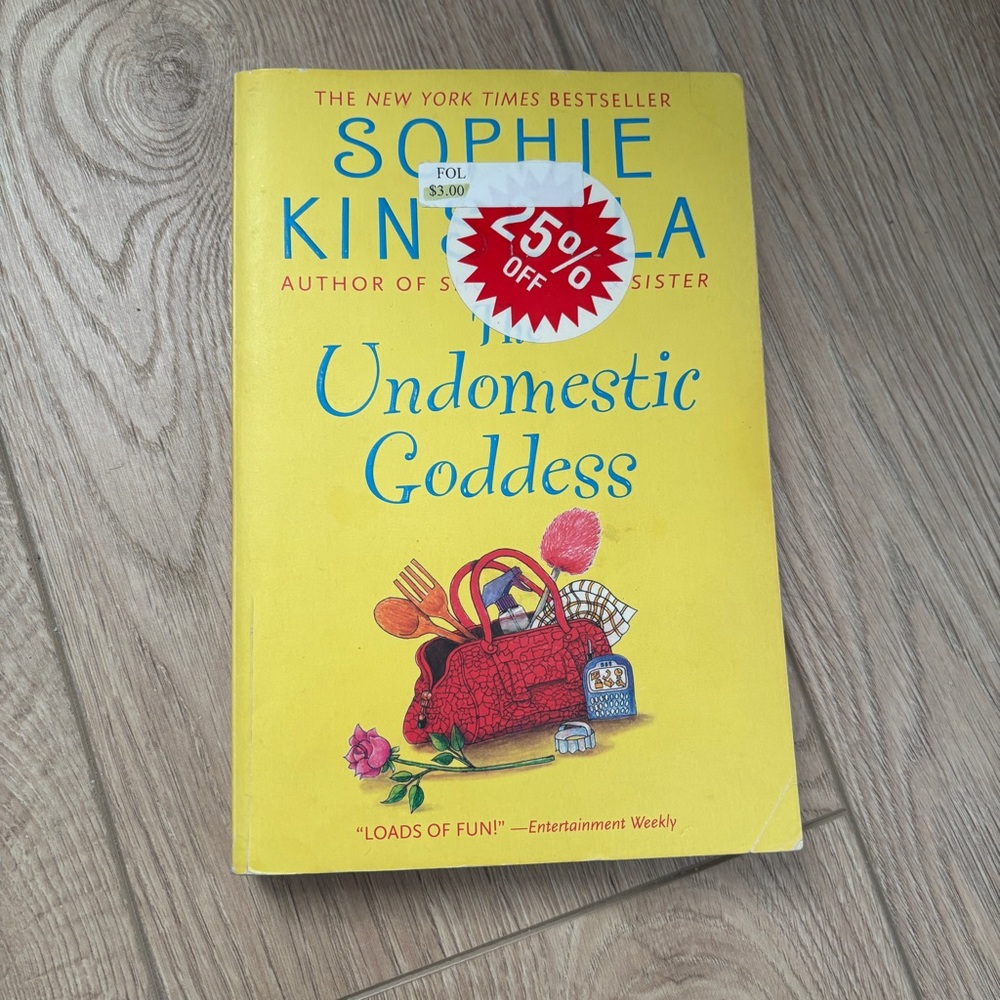 2/$20 Undomestic Goddess by Sophie Kinsella – Paperback book